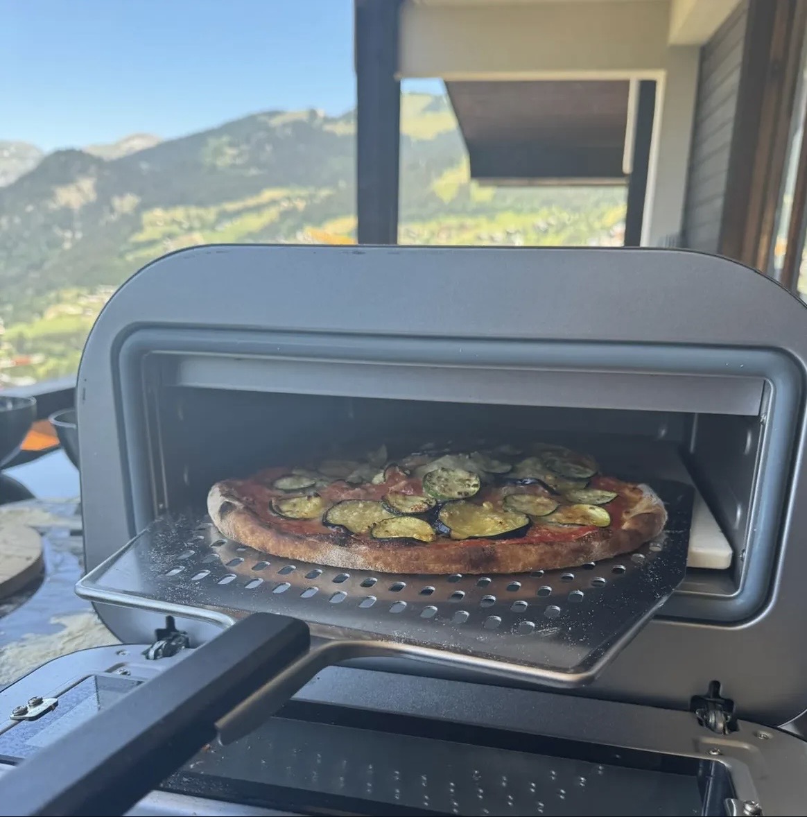 Pizza BOPER en cuisson dans le four